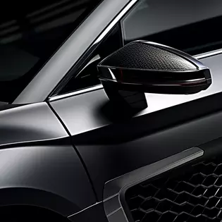 Spiegelsymmetrie: Detaillierte Aufnahme des Audi R8 Seitenspiegels