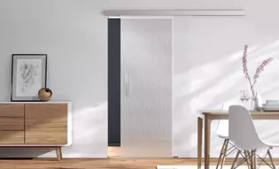 Illustration of living room situation sliding door system Planeo 60 with glass door Lines 652 The illustration shows a living room situation with Planeo 60 sliding door system and Lines 652 glass door decor.