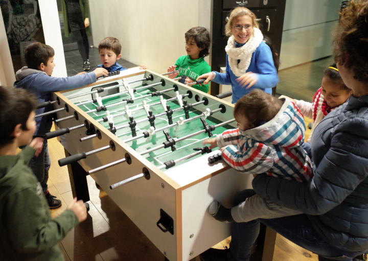 Ein Tischkicker steht bei GRIFFWERK im Foyer und erfreute sich großer Beliebheit