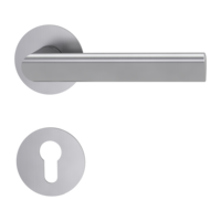 The image shows the Griffwerk door handle set TRI 134 in the version with rose set round euro profile flat rose brushed steel