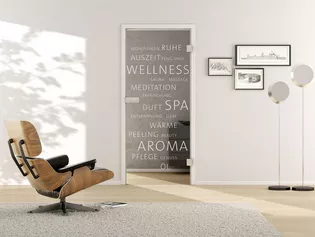 Living room with glass door Typo_LD_669, laser one side, studio/office Living situation with shows the GRIFFWERK glass door Typo_LD_669 laser one side in the version revolving door - DIN right - studio / office - tempered safety glass PURE WHITE