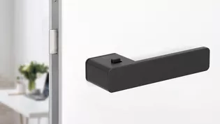Living room image Griffwerk door handle R8 The illustration shows the Griffwerk door handle R8 in the living room.