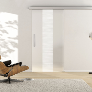 Ambientebild in Wohnraumsituation illustriert die Griffwerk Glasschiebetür LINES 557 in der Ausführung ESG PURE WHITE matt