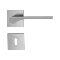 Freigestelltes Produktbild im idealen Blickwinkel fotografiert zeigt die GRIFFWERK Rosettengarnitur eckig LEAF LIGHT in der Ausführung Buntbart - Kaschmirgrau - Schraubtechnik